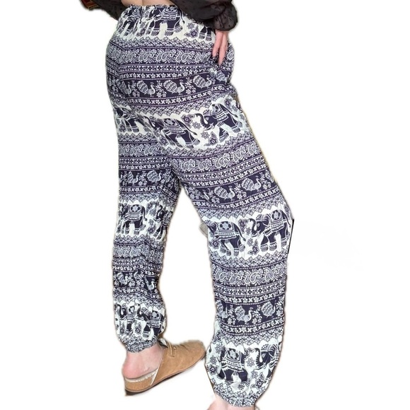 MADE IN THAILAND - Small, deep pocket drawstring elastic waistband - Picture 2 of 3